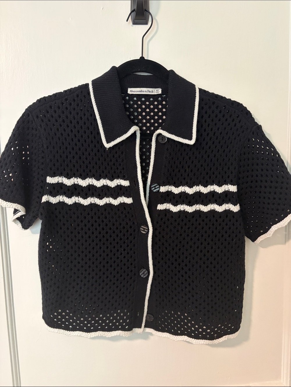 Abercrombie and Fitch black and white knit shirt